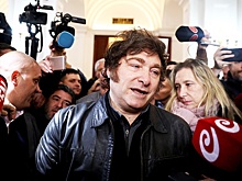 Глава Аргентины Милей заявил, что журналист специально ударил его микрофоном