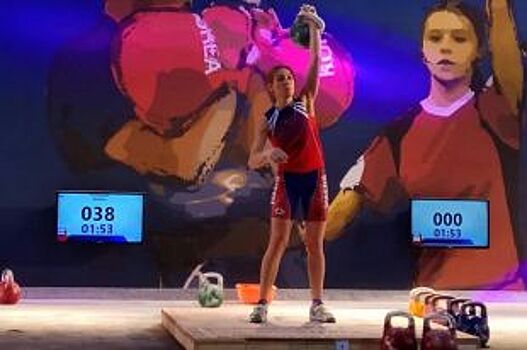Омичка выиграла золото на соревнованиях по гиревому спорту