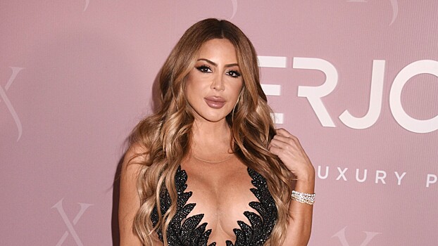 Ларса Пиппен поделилась снимками в бикини от Chanel