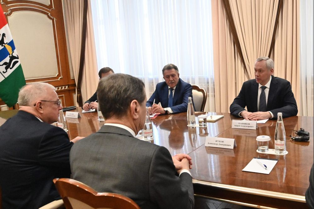 Новосибирский губернатор обсудил развитие региона с депутатами Госдумы