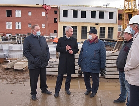 В Ярославле школу и поликлинику строят по графику