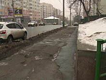 Пациенты поликлиники № 1 рискуют травмироваться на разбитом тротуаре