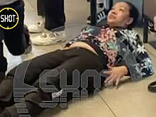 Shot: в Омске мужчина ударил гостью кафе, которая попыталась схватить его сына