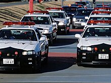 Что за щит установлен на капотах автомобилей японской полиции