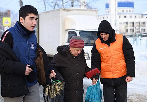 Мэр Геннадий Митрофанов: Волонтеры «Единой России» помогли жителям Майкопа посетить воскресную ярмарку в сложных погодных условиях