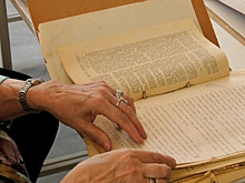 В самарский музей имени Алабина передали ценные материалы из библиотеки Владимира Казарина