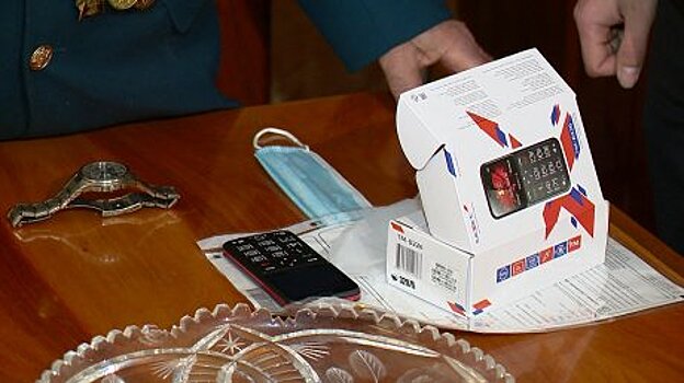 В Пензе ветеранам стали дарить телефоны со специальными тарифами