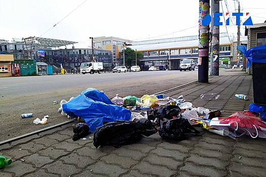 Мусор продолжает захватывать города Приморья