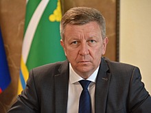 Чиновник с Кубани пытался сбежать от силовиков с золотыми костылями