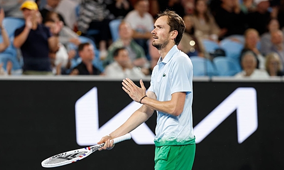Медведев вылетел с Australian Open