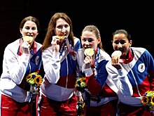 Мартьянова боролась с травмой, сборная России кусала золотые медали. Фото триумфа в рапире