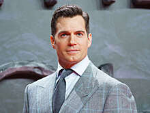 Актер Генри Кавилл заявил, что в кино злоупотребляют постельными сценами