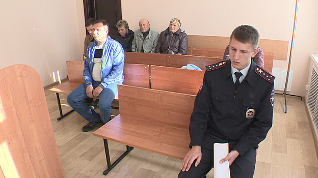 Под Воронежем судят депутата, который избил полицейского и швырнул кошкой в старушку