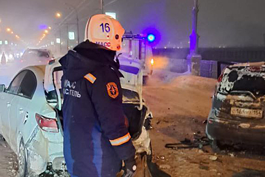 Пять машин столкнулись в лютый мороз в Новосибирске