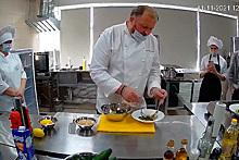 Константин Ивлев провел мастер-класс для поваров школ российского региона