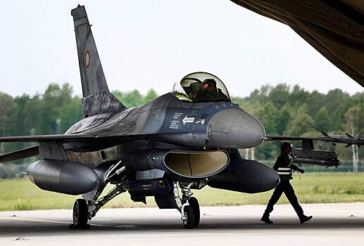 Названа причина желания Зеленского быстрее получить истребители F-16
