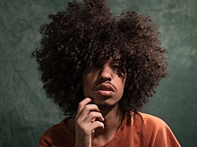 Парень отрастил шикарную копну волос, просто забыв о парикмахере на четыре года