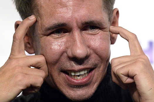 Алексей Панин извинился за срыв спектакля в США