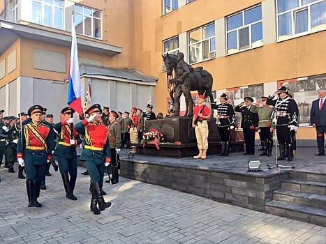 В Самаре появился памятник черным гусарам