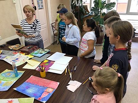 В детской библиотеке на улице Софьи Ковалевской ребятам рассказали о Дне города
