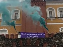 Феминистки пришли к Кремлю свергать власть мужчин