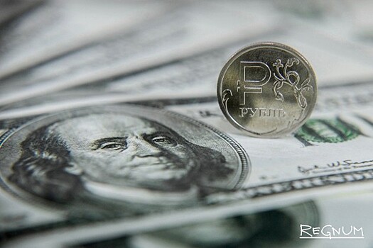 Рубль отыгрывает взаимную переоценку евро и доллара