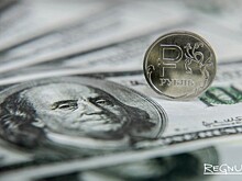 Рубль отыгрывает взаимную переоценку евро и доллара