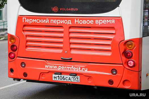 В Перми грузовик столкнулся с пассажирским автобусом
