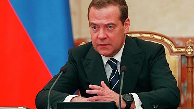 Медведев заявил, что малому и среднему бизнесу выдают недостаточно кредитов