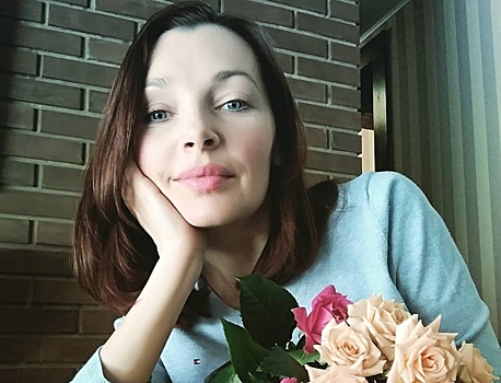 Звезда сериала «Осколки» Наталия Антонова опубликовала милые снимки с 21-летним сыном