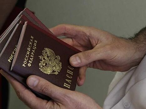 Первые эвакуированные с Украины получили паспорта РФ в Крыму
