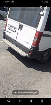 В Челябинске водитель маршрутки потребовал от юной пассажирки выйти в ответ на ее просьбу не материться