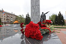 Игорь Брынцалов и Сергей Юров возложили цветы к Вечному огню в Балашихе