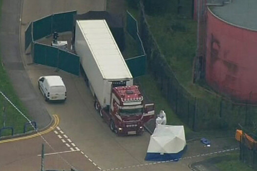 Подозреваемых по делу с 39 телами в грузовике объявили в розыск в Британии