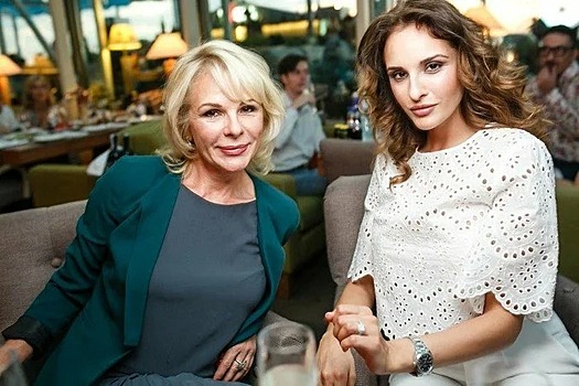 Новости о : сплетни, сенсации, светские новости об на новостном сайте - Paparazz