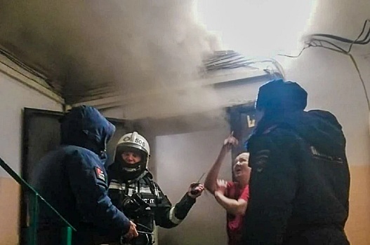 При пожаре в общежитии Якутска  спасено 12 человек, жертв и пострадавших удалось избежать