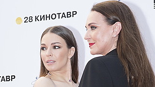 Агния Дитковските и Татьяна Лютаева поразили всех красотой на закрытии «Кинотавра»