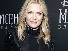 Пфайффер и Безрукова в элегантной классике, Кожевникова в платке и плаще: звезды устроили битву нарядов на премьере «Малефисенты»