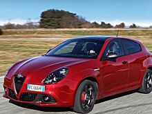 Alfa Romeo приостанавливает поставки машин в Россию