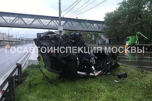 Злостный нарушитель на Porsche погиб в ДТП в Москве