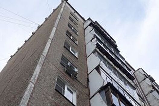 В Челябинске подросток выжила, упав с девятого этажа