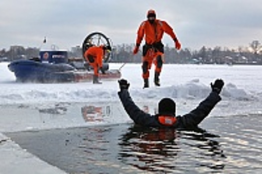 Крещенские купания начались в Московском регионе