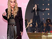 Шер надела блестящие брюки-карго для шоу Victoria's Secret