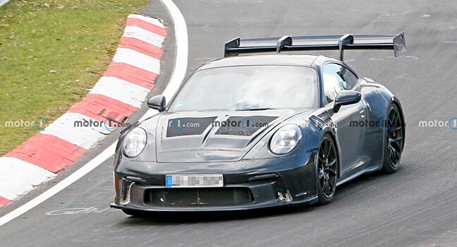 Новый Porsche 911 GT3 RS продемонстрировал свое гигантское крыло на Нюрбургринге