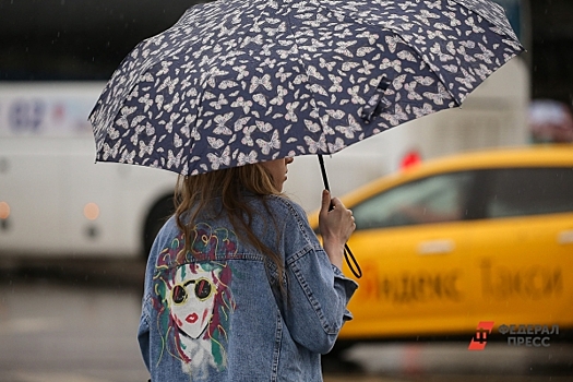 В Екатеринбурге взлетели цены на такси из-за сильного ливня