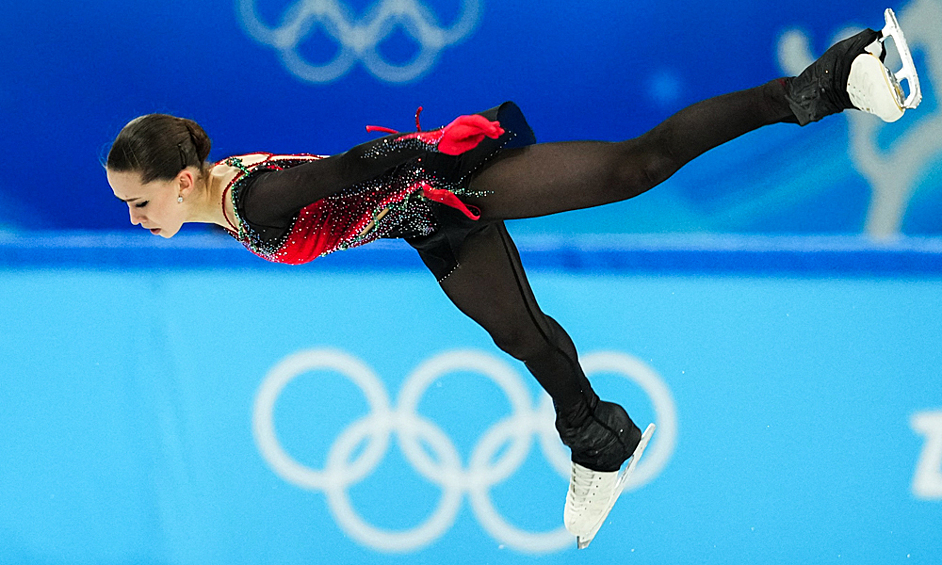 Камила валиева олимпиада 2022 плачет. Выступление валиевой пекин 2022. Выступление валиевой пекин 2022. Камила фигуристка 2022. Камила валиева фигуристка.