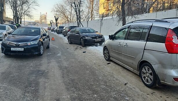 Автоинструктор из Подольска таранил автомобили и прокатил на капоте человека