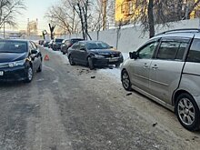 Автоинструктор из Подольска таранил автомобили и прокатил на капоте человека