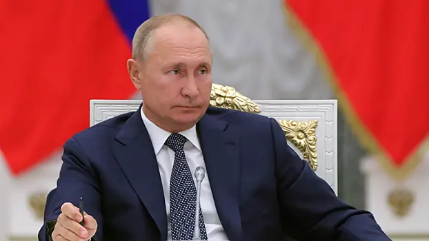 Путин поздравил граждан с Днем России