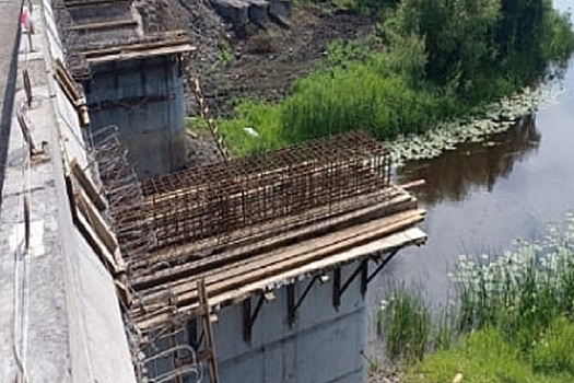 Мост через реку Ича в Новосибирской области ушел на ремонт